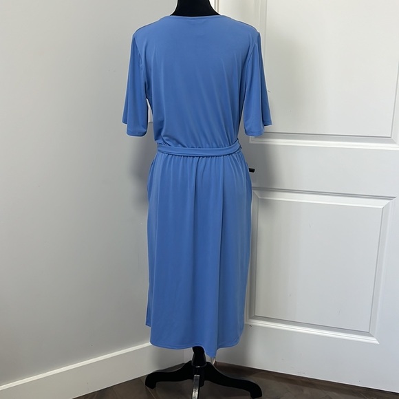H&M Blue, Calf-length, V-neck dress in jersey with short, wide sleeves Medium - Picture 4 of 5
